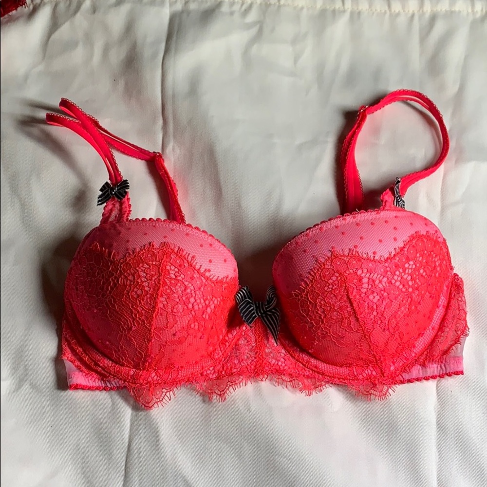 Victoria’s Secret very sexy Balconet bra 32b